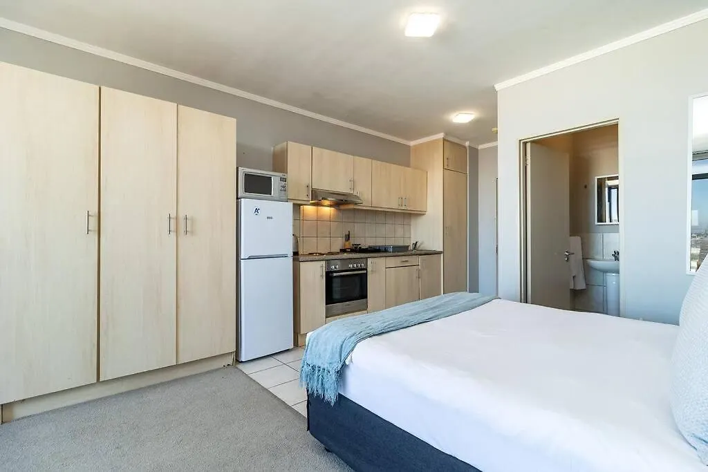 City 1 Bed Apartment Pool & Wifi Cape Town