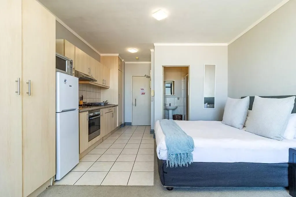 City 1 Bed Apartment Pool & Wifi Cape Town