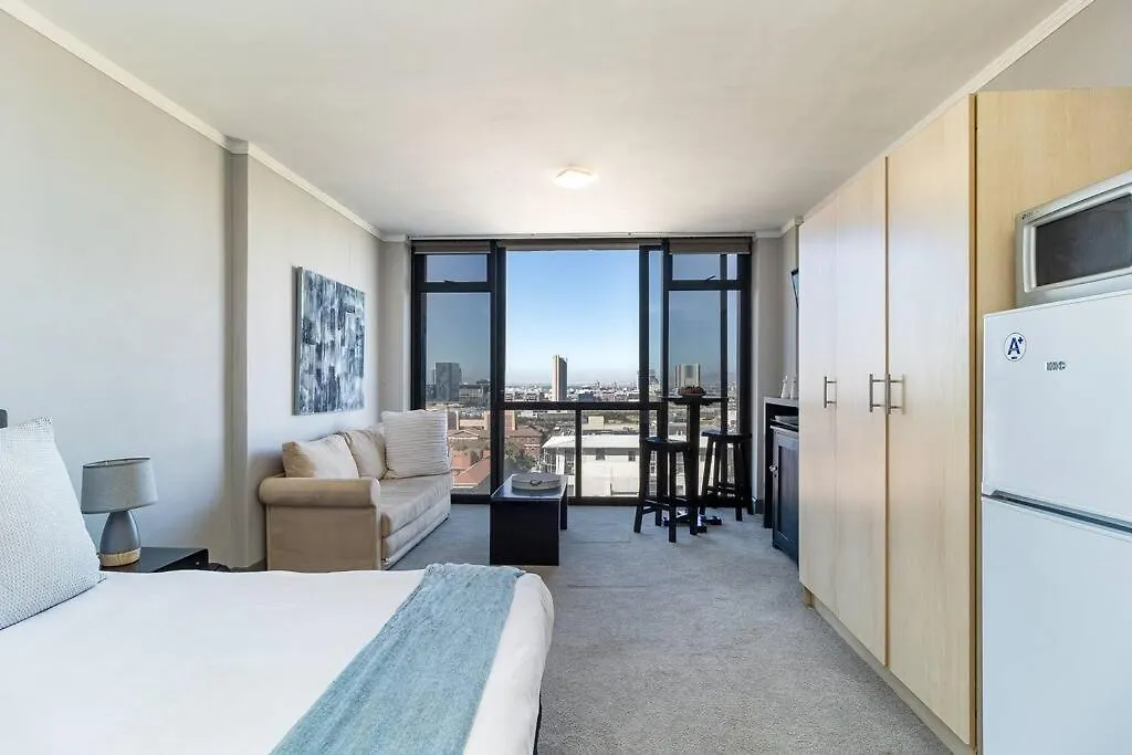City 1 Bed Apartment Pool & Wifi Cape Town