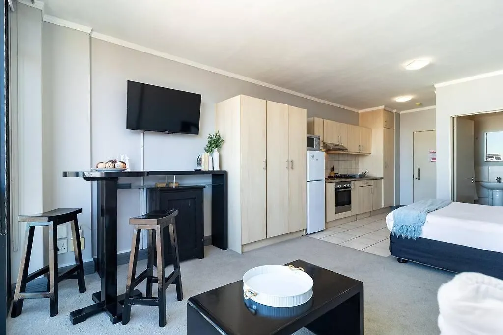 City 1 Bed Apartment Pool & Wifi Cape Town