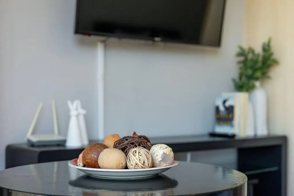 City 1 Bed Apartment Pool & Wifi Cape Town